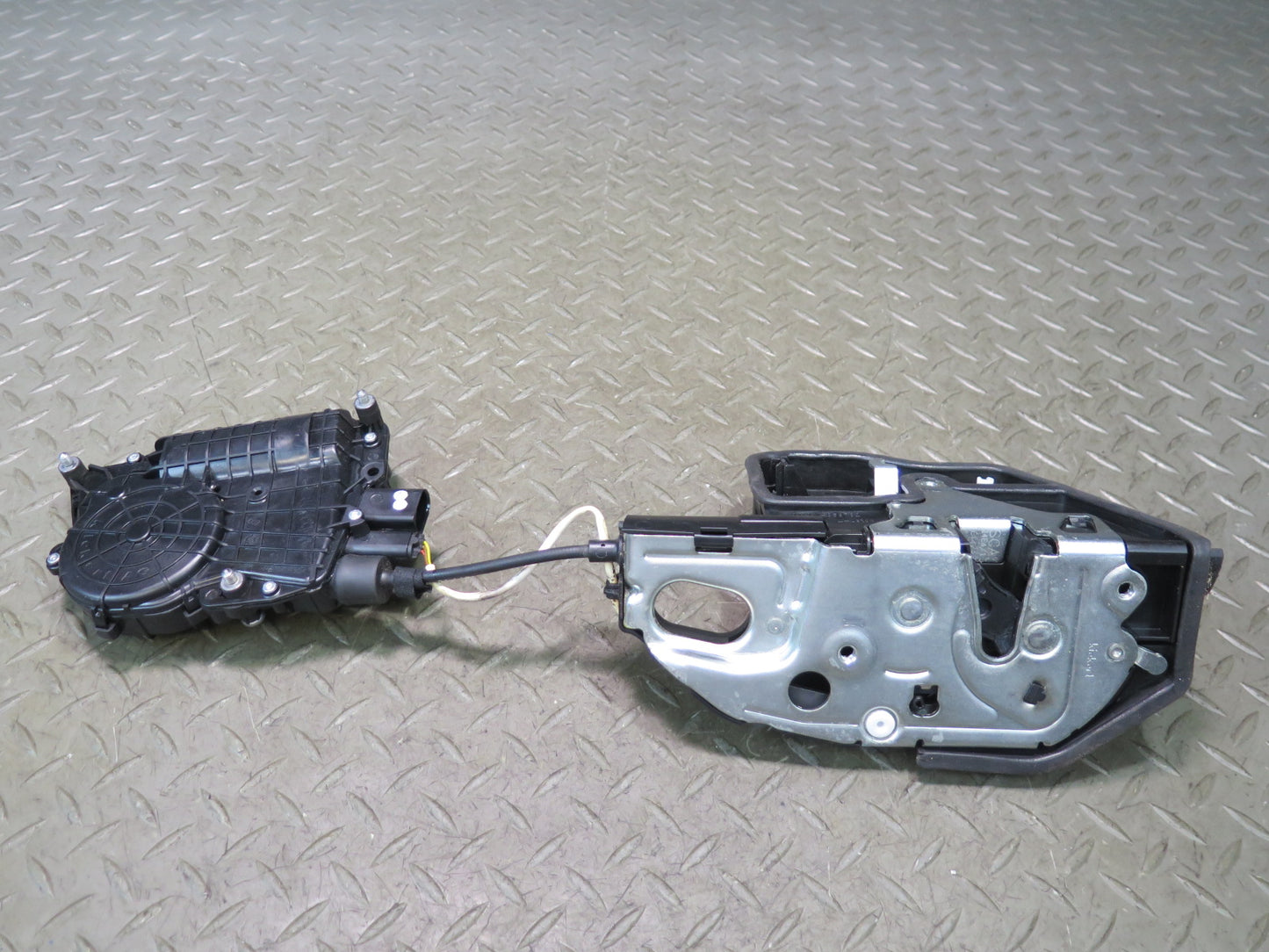 2011-2016 BMW F10 F11 M5 Front Right Door Lock Latch Actuator w Soft Close