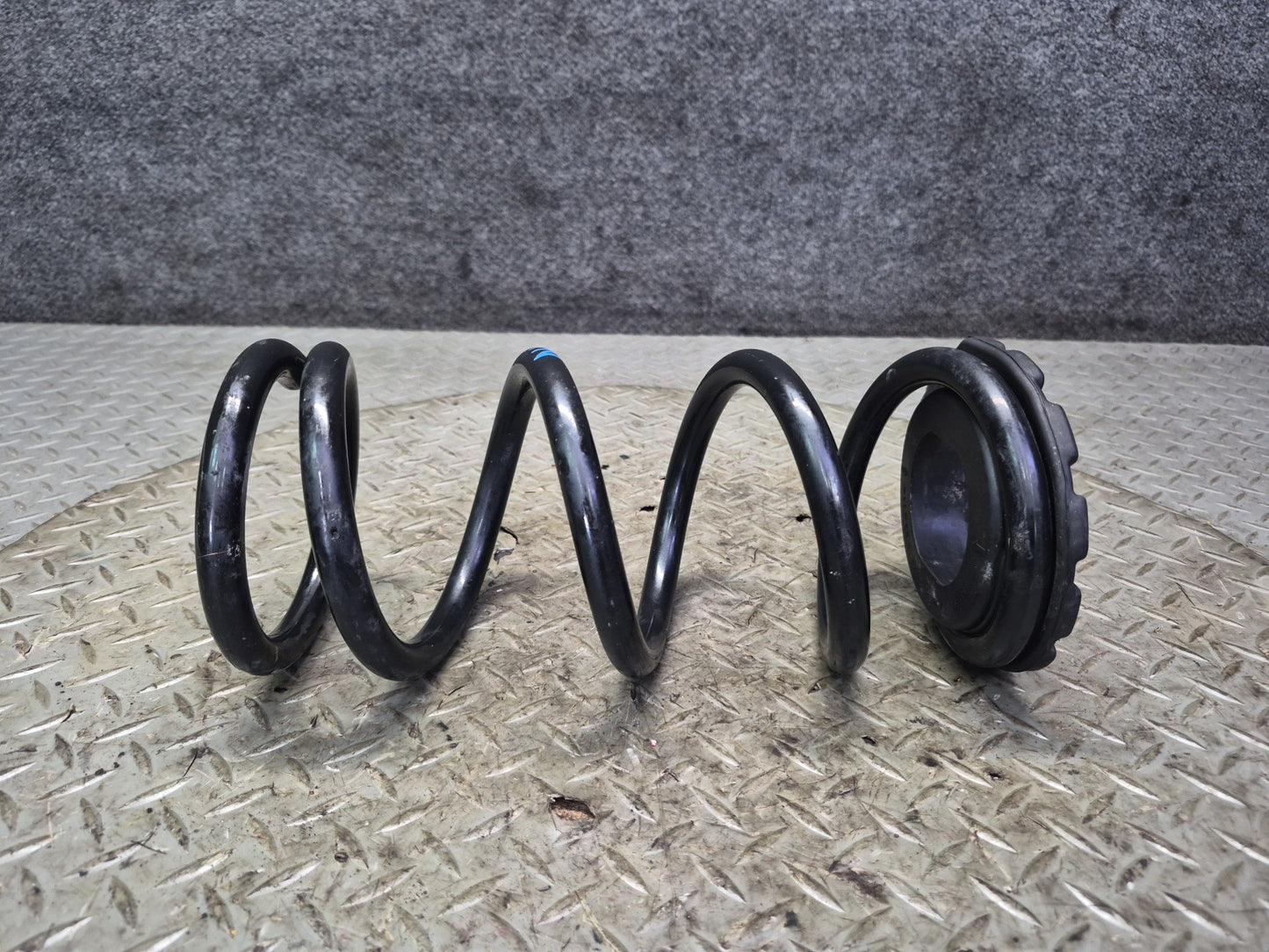 09-20 Nissan 370Z Z34 Nismo Coupe Set of 2 Rear Left & Right Coil Spring OEM