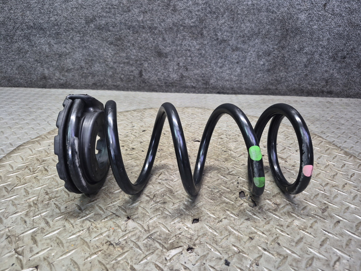 09-20 Nissan 370Z Z34 Nismo Coupe Set of 2 Rear Left & Right Coil Spring OEM