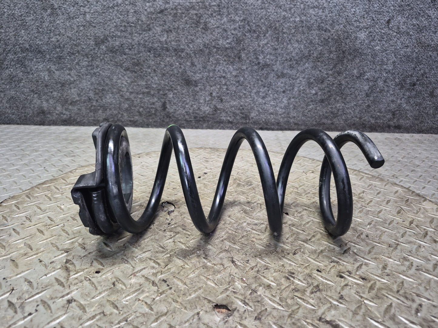 09-20 Nissan 370Z Z34 Nismo Coupe Set of 2 Rear Left & Right Coil Spring OEM