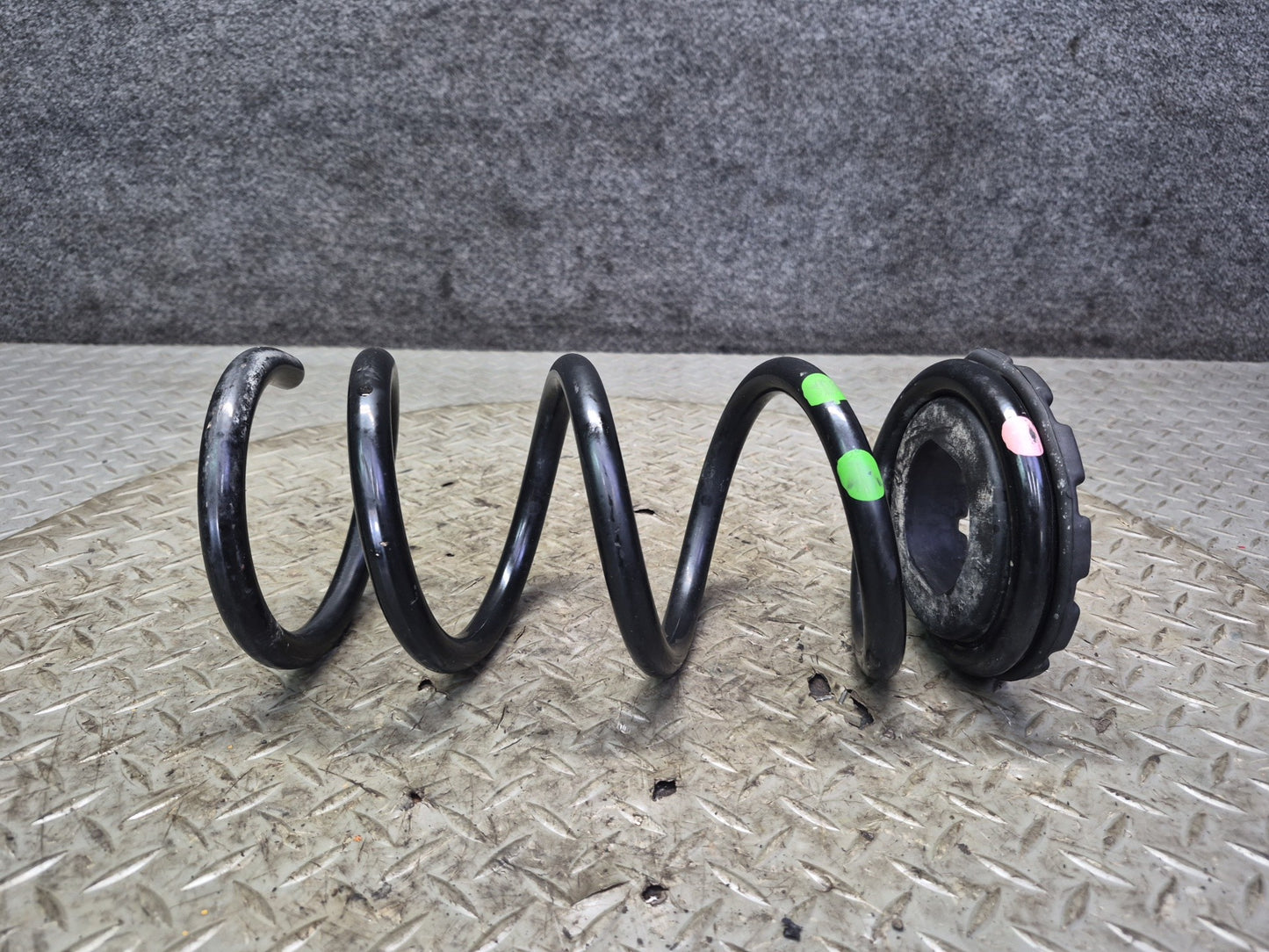 09-20 Nissan 370Z Z34 Nismo Coupe Set of 2 Rear Left & Right Coil Spring OEM
