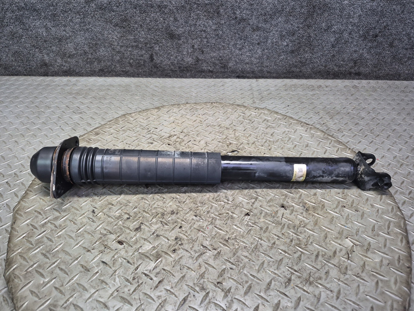 15-20 Nissan Z34 370Z Nismo Set of 2 Rear Left & Right Strut Shock Absorber OEM