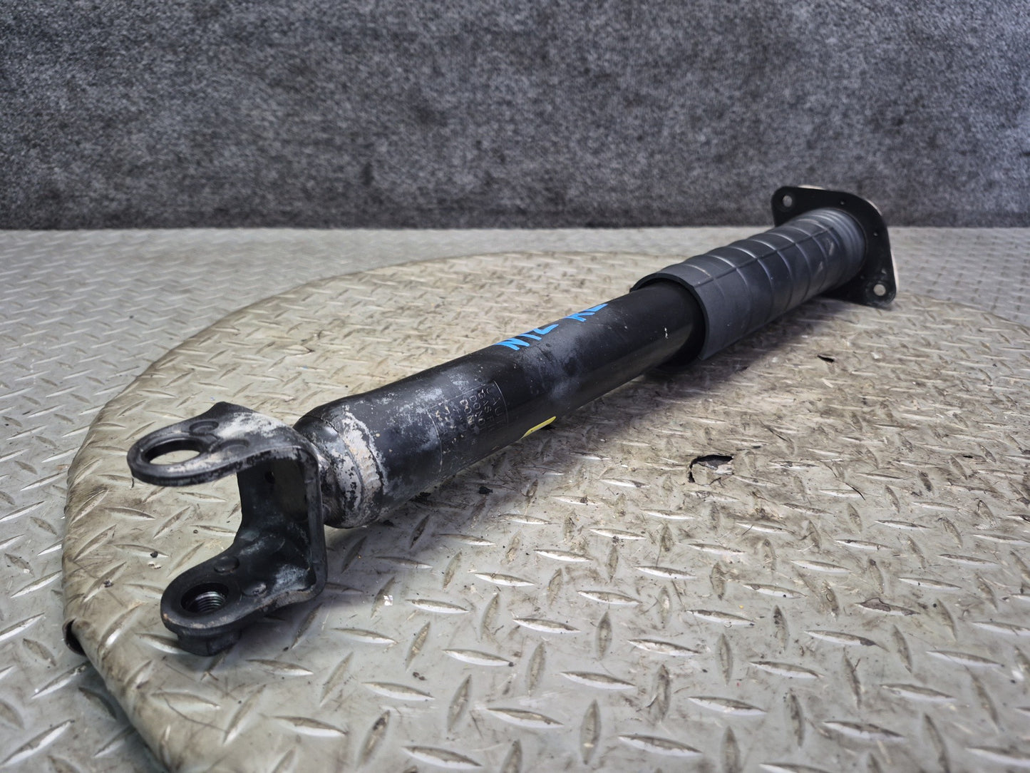 15-20 Nissan Z34 370Z Nismo Set of 2 Rear Left & Right Strut Shock Absorber OEM