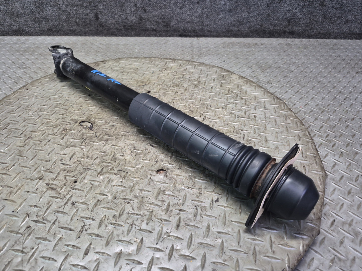 15-20 Nissan Z34 370Z Nismo Set of 2 Rear Left & Right Strut Shock Absorber OEM