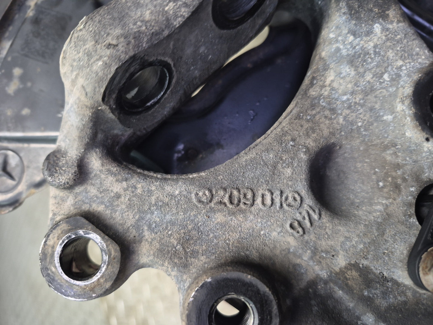 05-11 Mercedes R171 SLK RWD Front Right Spindle Knuckle Wheel Hub Bearing OEM