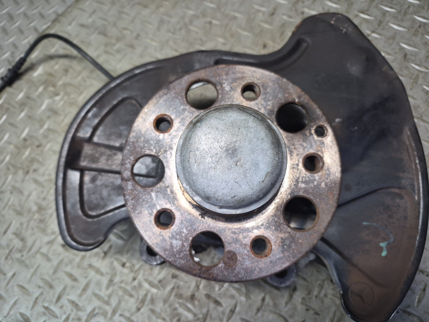 05-11 Mercedes R171 SLK RWD Front Right Spindle Knuckle Wheel Hub Bearing OEM