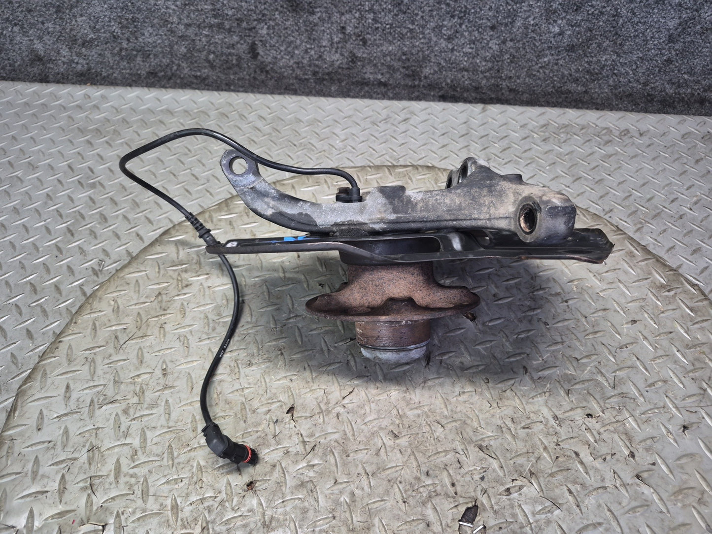 05-11 Mercedes R171 SLK RWD Front Right Spindle Knuckle Wheel Hub Bearing OEM