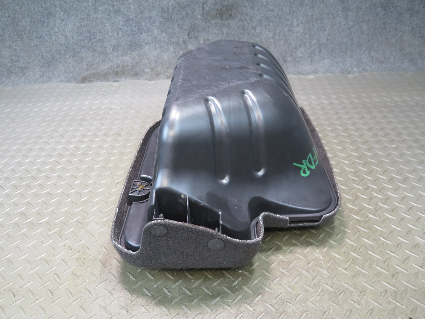 05-06 Dodge RAM SRT10 DR Infinity Subwoofer Speaker Box 05029729AB OEM