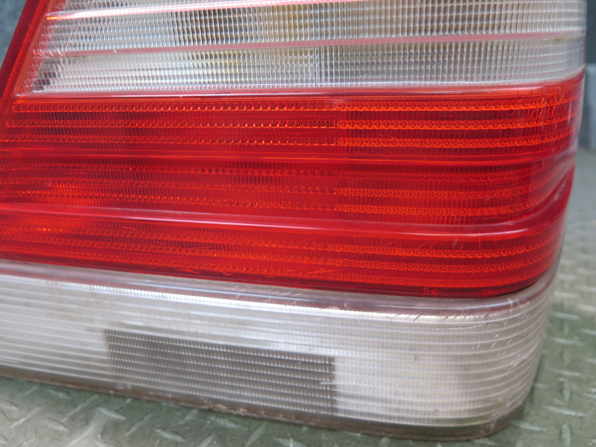 97-99 Mercedes W140 S420 S500 Sedan Rear Right Tail Light Lamp Damaged