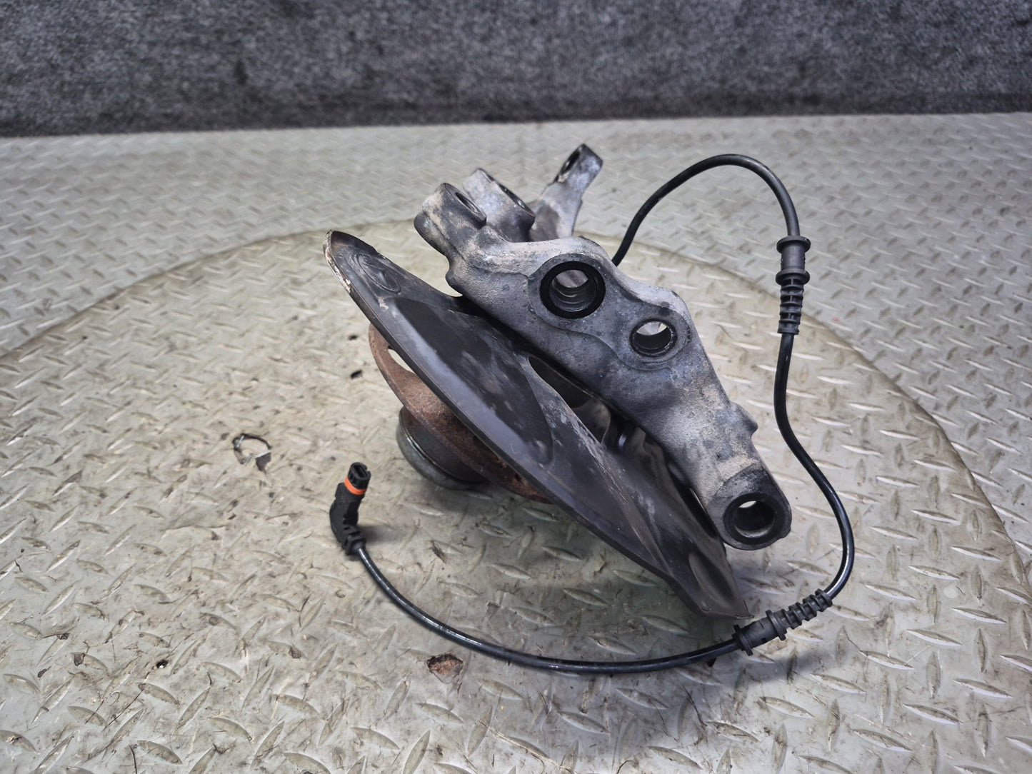 05-11 Mercedes R171 SLK RWD Front Left Spindle Knuckle Wheel Hub Bearing OEM