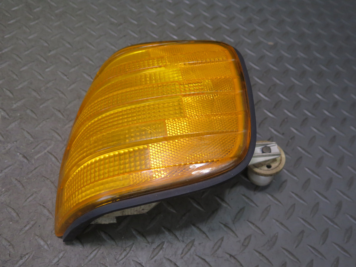 86-91 Mercedes W126 Front Left & Right Corner Turn Signal Light Lamp Set Damaged
