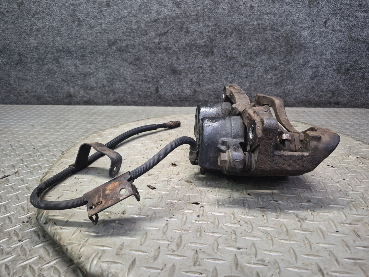 2003-2009 Hummer H2 AWD Front Left & Right Side Brake Caliper Set of 2
