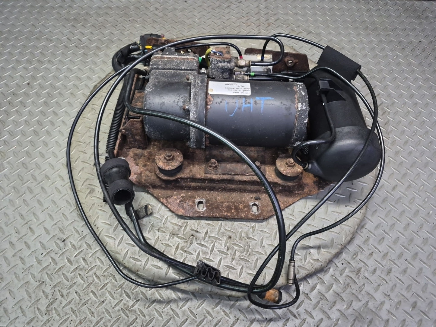 2003-2004 Hummer H2 Air Ride Suspension Compressor Pump Module