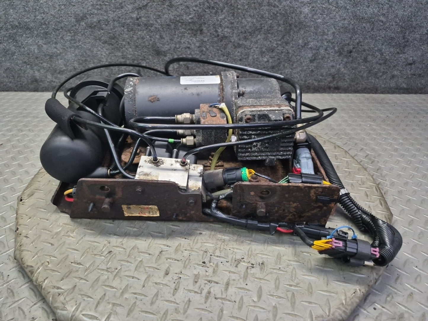 2003-2004 Hummer H2 Air Ride Suspension Compressor Pump Module