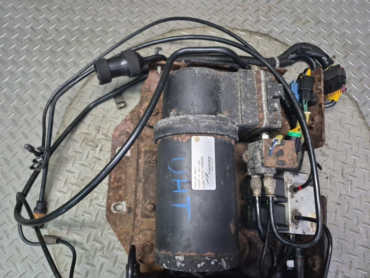2003-2004 Hummer H2 Air Ride Suspension Compressor Pump Module