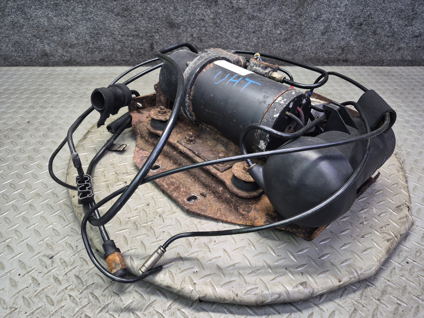 2003-2004 Hummer H2 Air Ride Suspension Compressor Pump Module