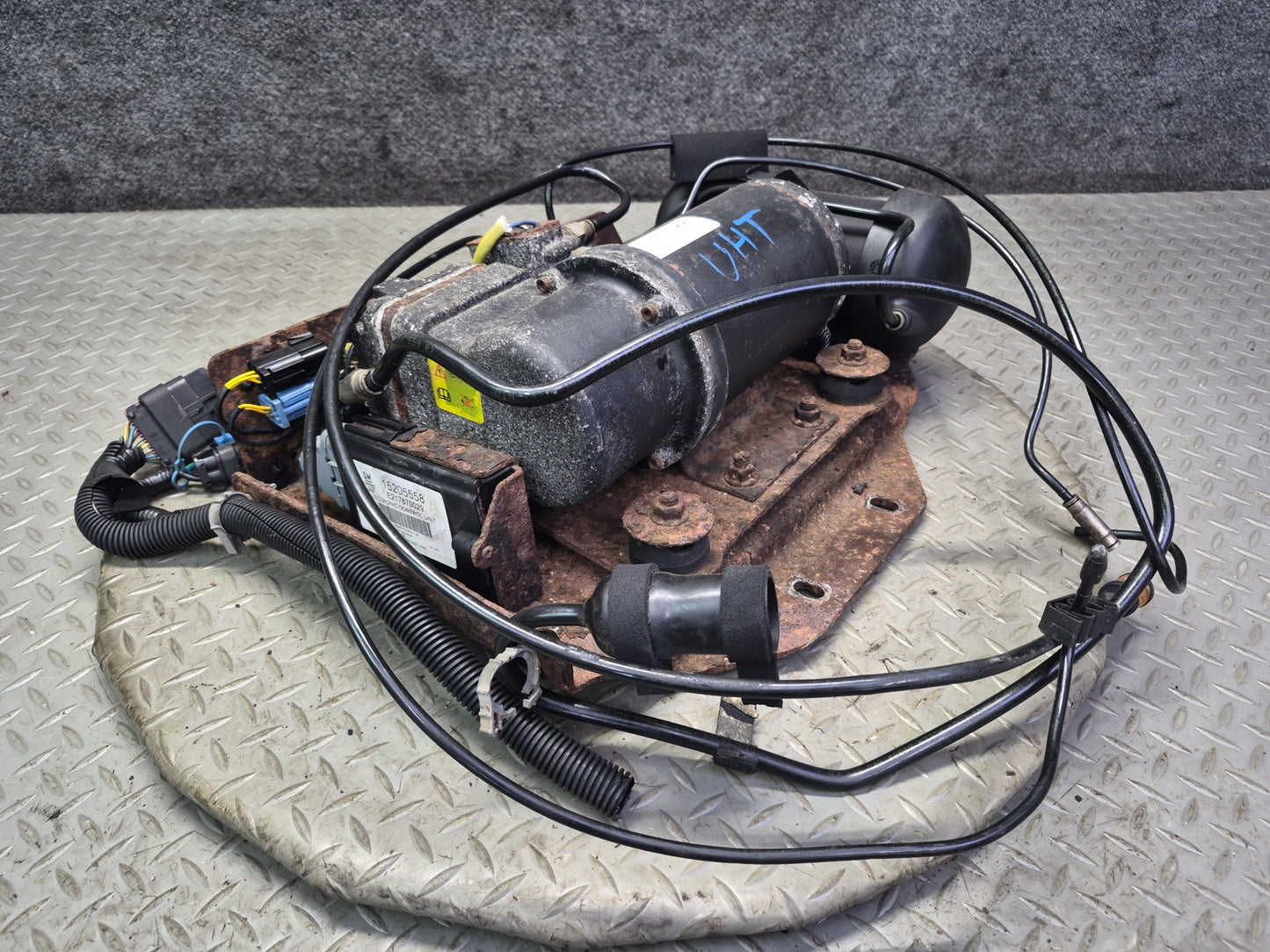 2003-2004 Hummer H2 Air Ride Suspension Compressor Pump Module
