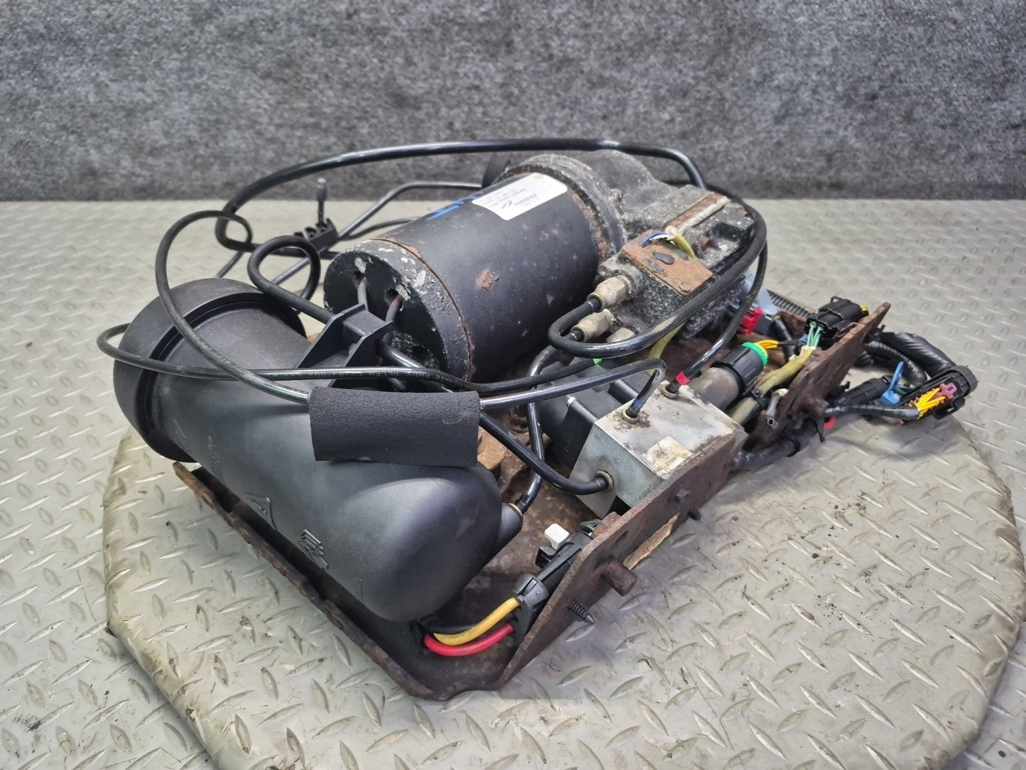 2003-2004 Hummer H2 Air Ride Suspension Compressor Pump Module