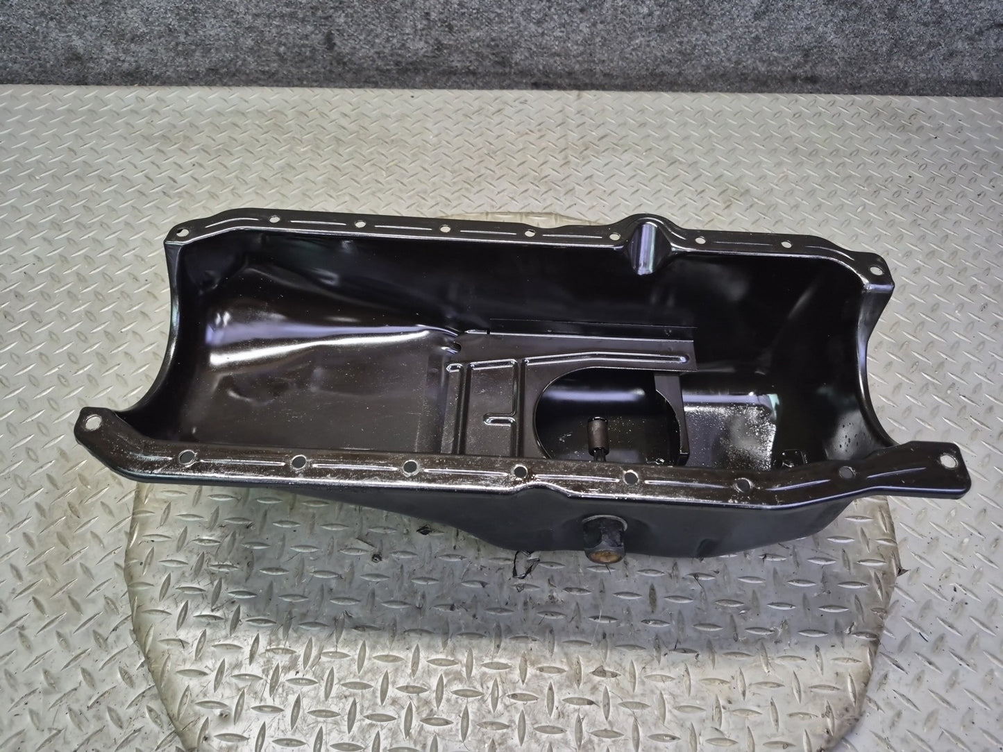 92-93 Chevrolet Corvette C4 V8 5.7L LT1 Engine Lower Oil Pan w Gasket 81K OEM