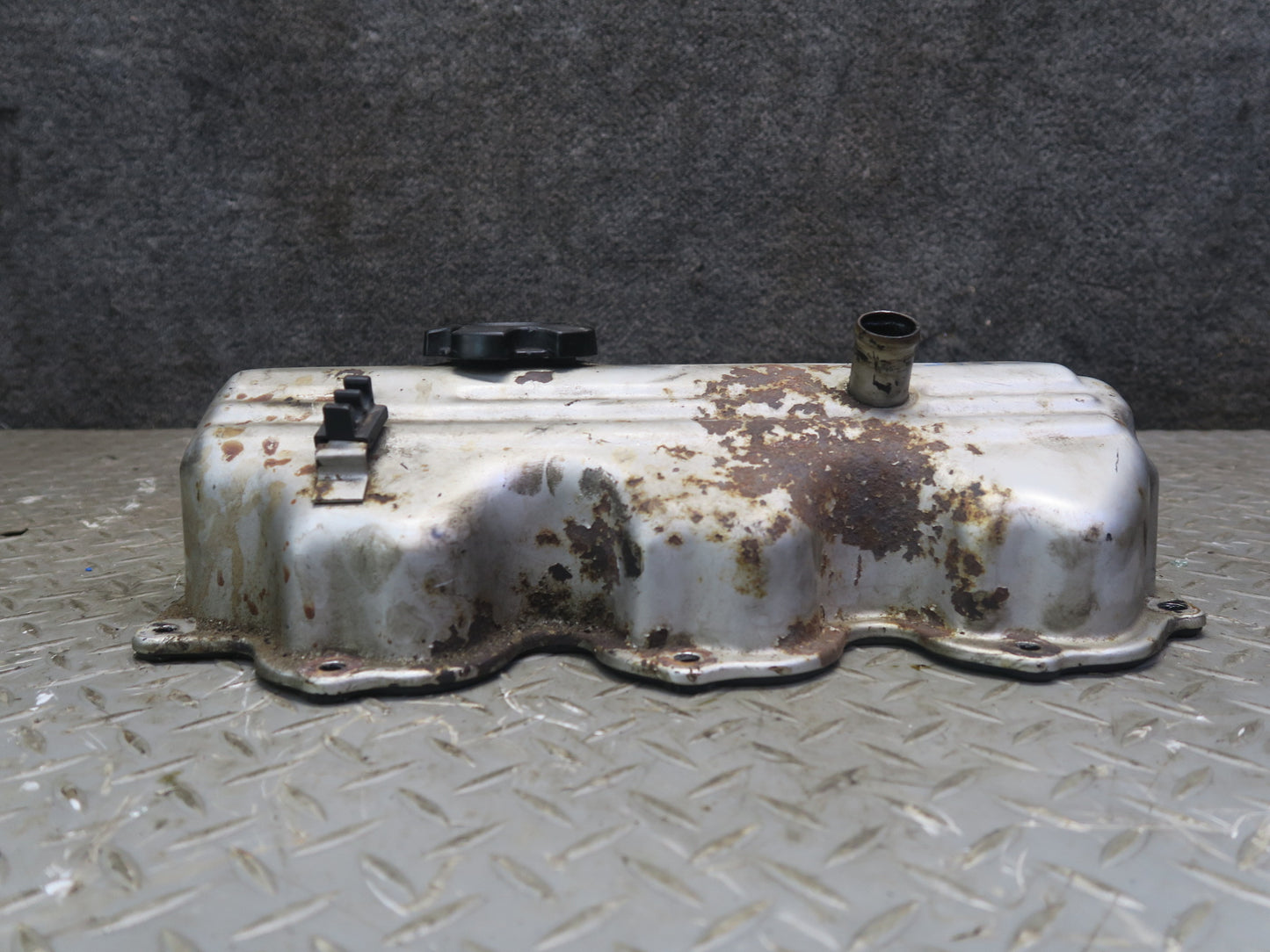 84-86 Nissan Z31 300ZX NA Engine Right Cylinder Head Valve Cover OEM