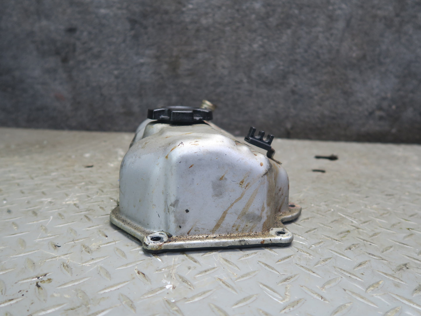 84-86 Nissan Z31 300ZX NA Engine Right Cylinder Head Valve Cover OEM