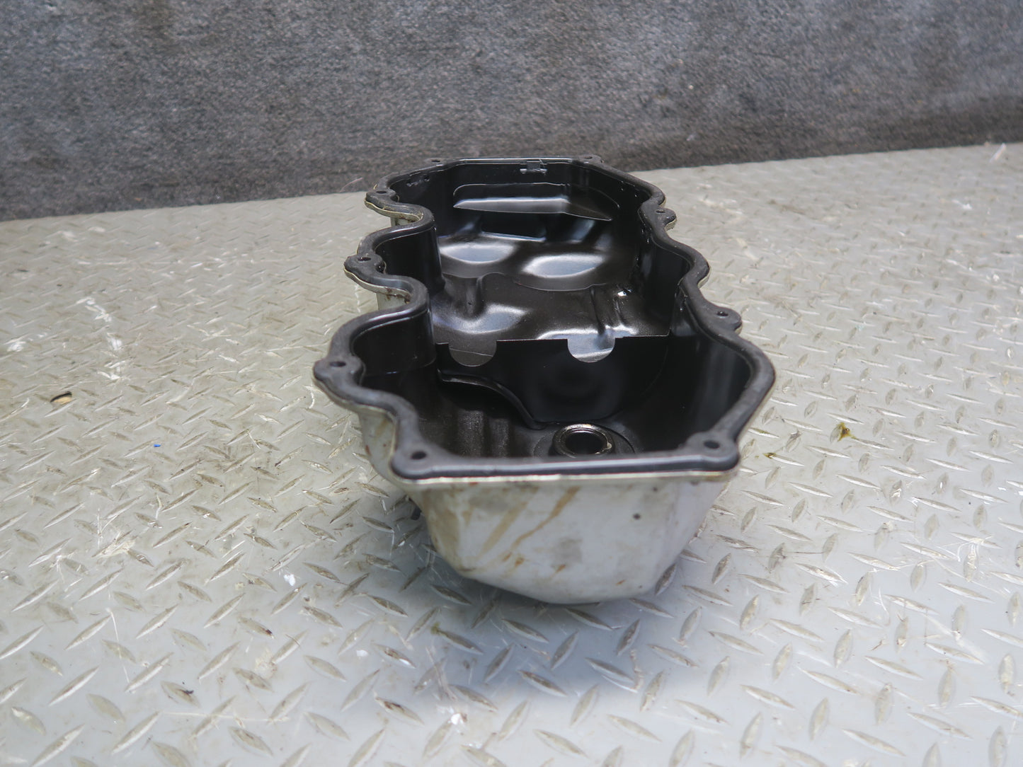 84-86 Nissan Z31 300ZX NA Engine Right Cylinder Head Valve Cover OEM