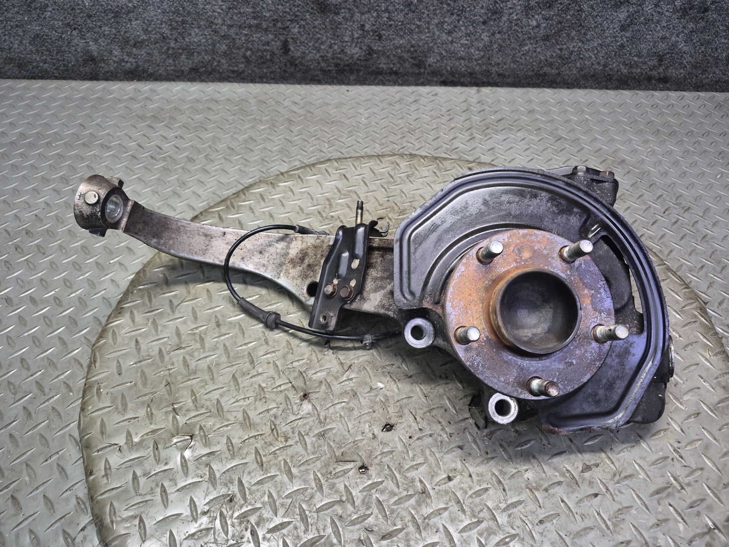 05-09 Nissan 350Z Z33 Front Left Spindle Knuckle Wheel Hub Bearing OEM