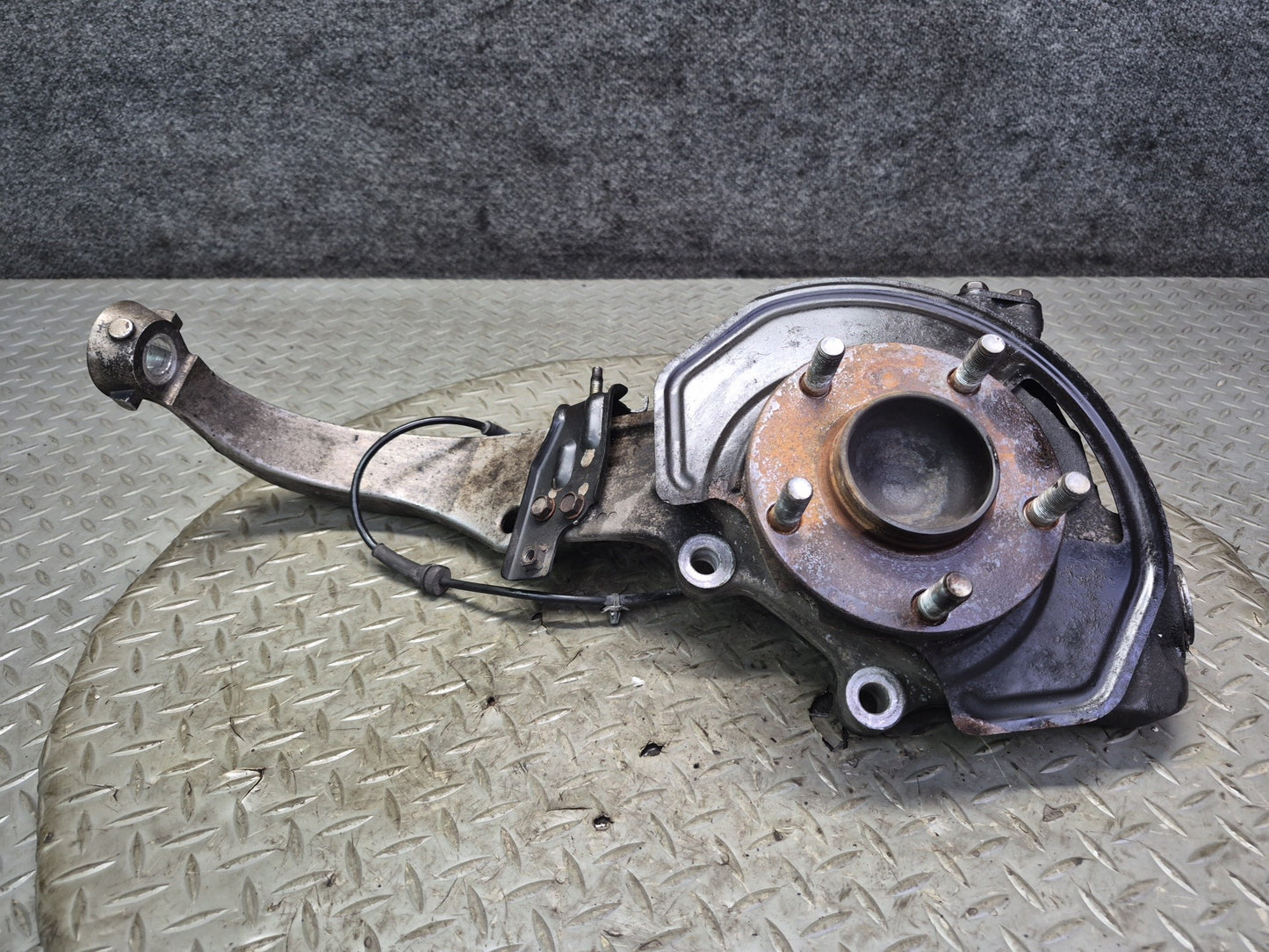 05-09 Nissan 350Z Z33 Front Left Spindle Knuckle Wheel Hub Bearing OEM