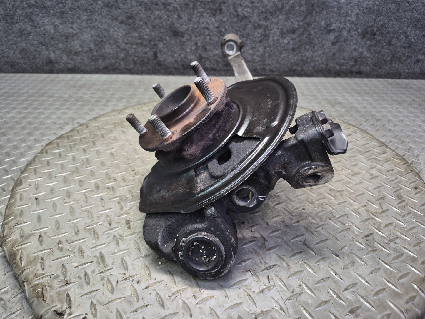 05-09 Nissan 350Z Z33 Front Left Spindle Knuckle Wheel Hub Bearing OEM