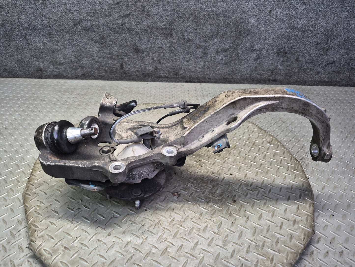 05-09 Nissan 350Z Z33 Front Left Spindle Knuckle Wheel Hub Bearing OEM