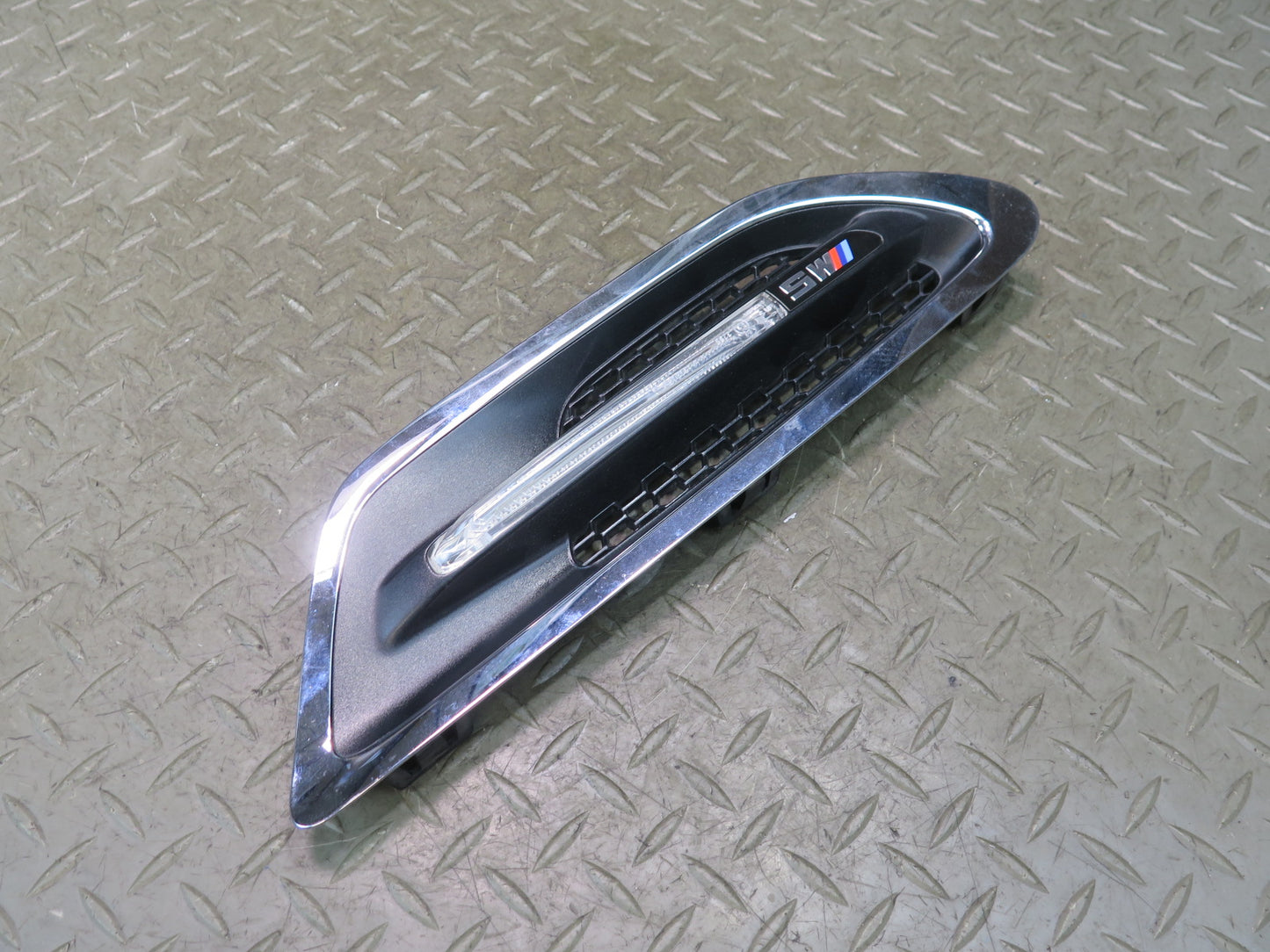 2012-2016 BMW F10 M5 Front Left Fender Turn Signal Light Lamp 7903879