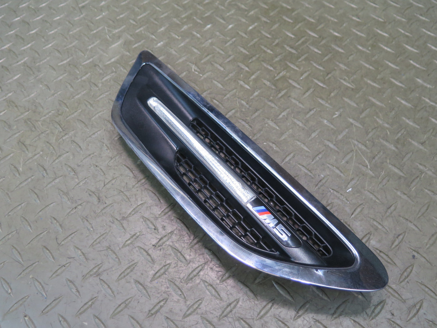 2012-2016 BMW F10 M5 Front Right Fender Turn Signal Light Lamp 7903880
