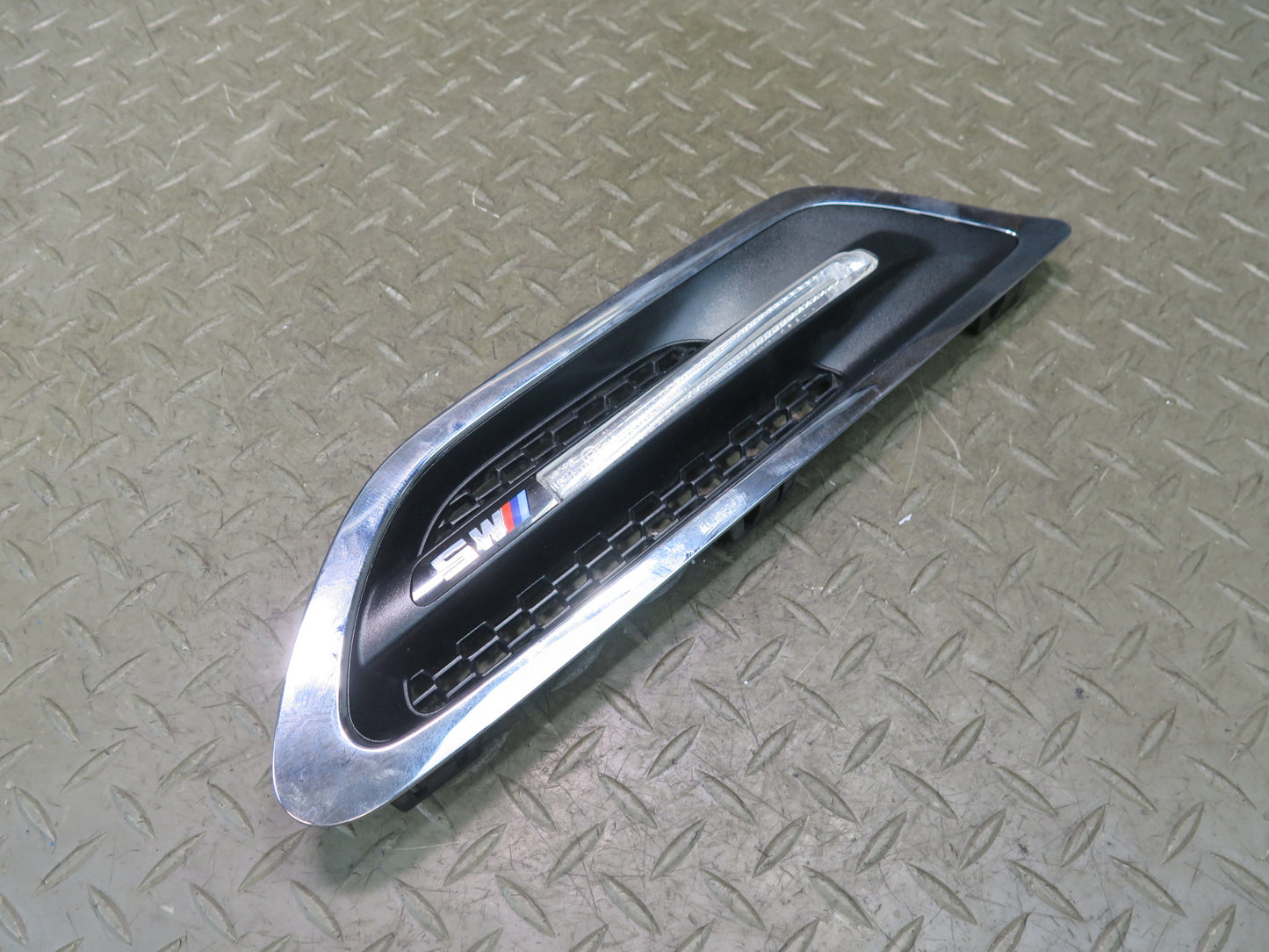 2012-2016 BMW F10 M5 Front Right Fender Turn Signal Light Lamp 7903880