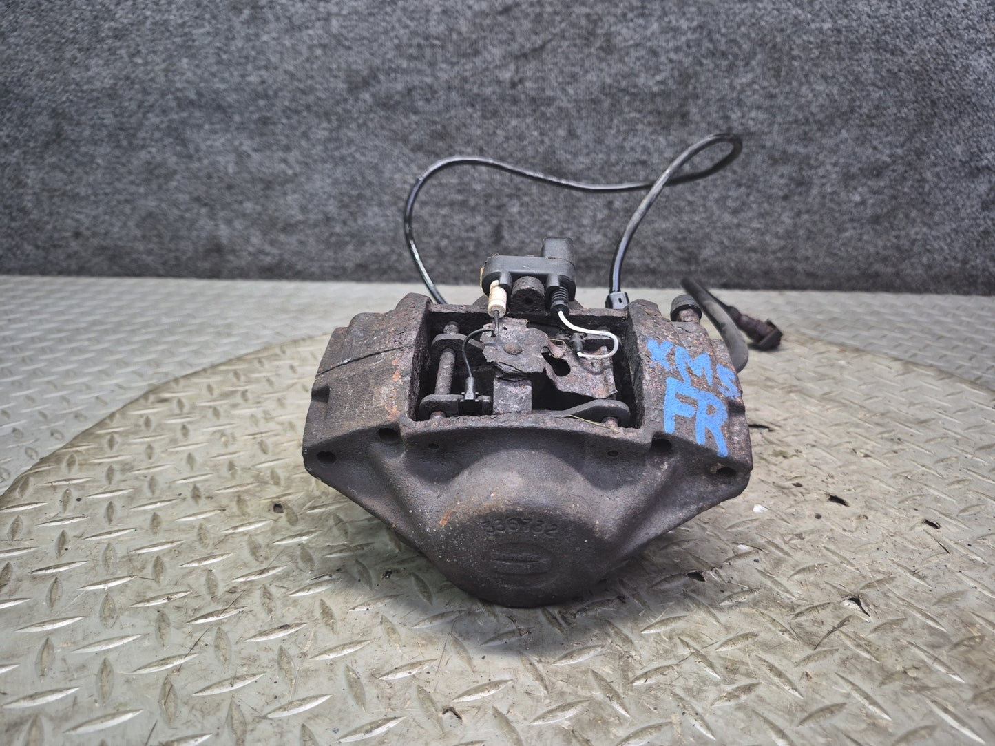 86-91 Mercedes W126 560SEL Set of 2 Front Left & Right Brake Caliper 107K OEM