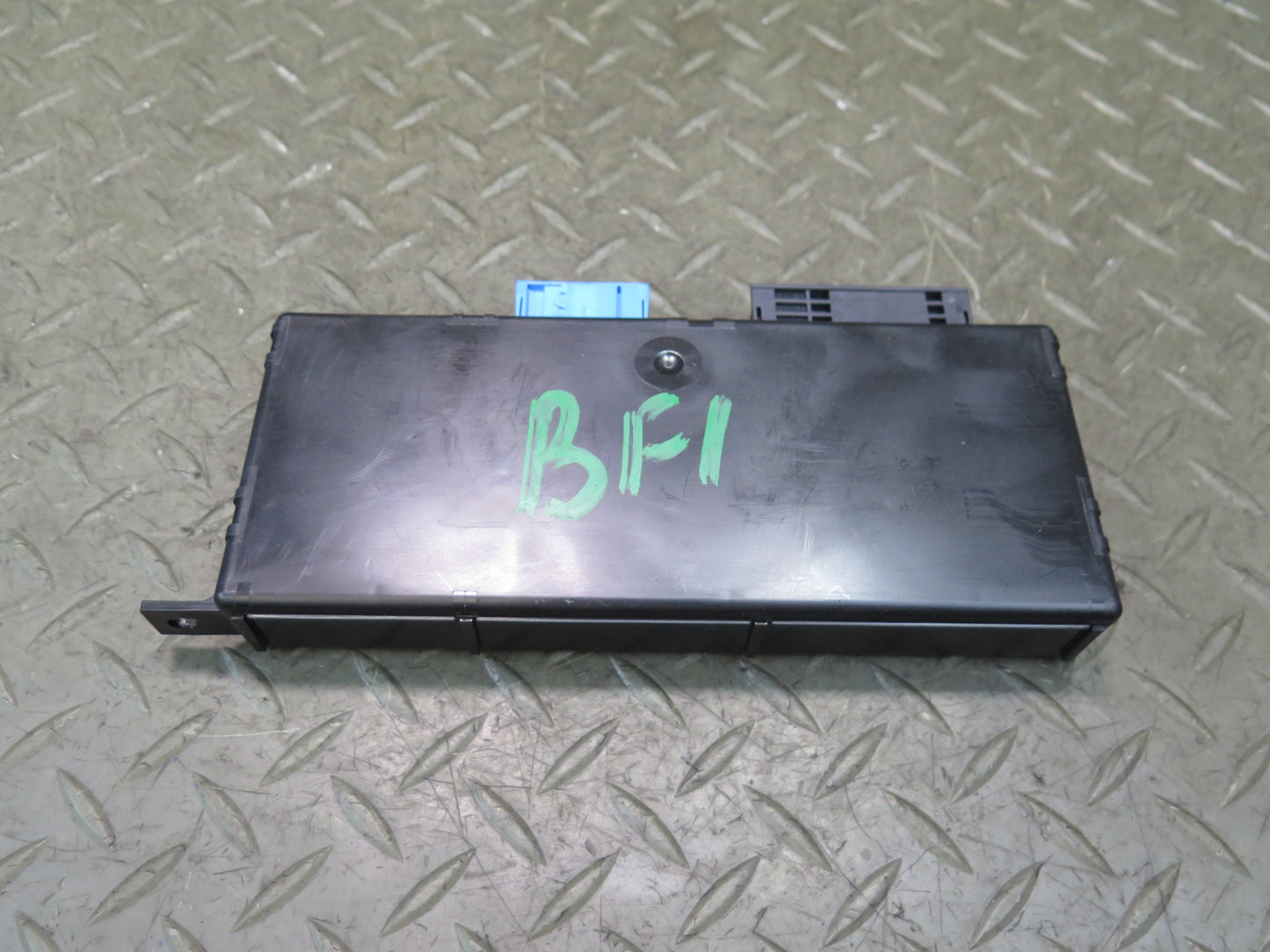 2011-2016 BMW F07 F10 F11 M5 Central Gateway Control Module 9321878