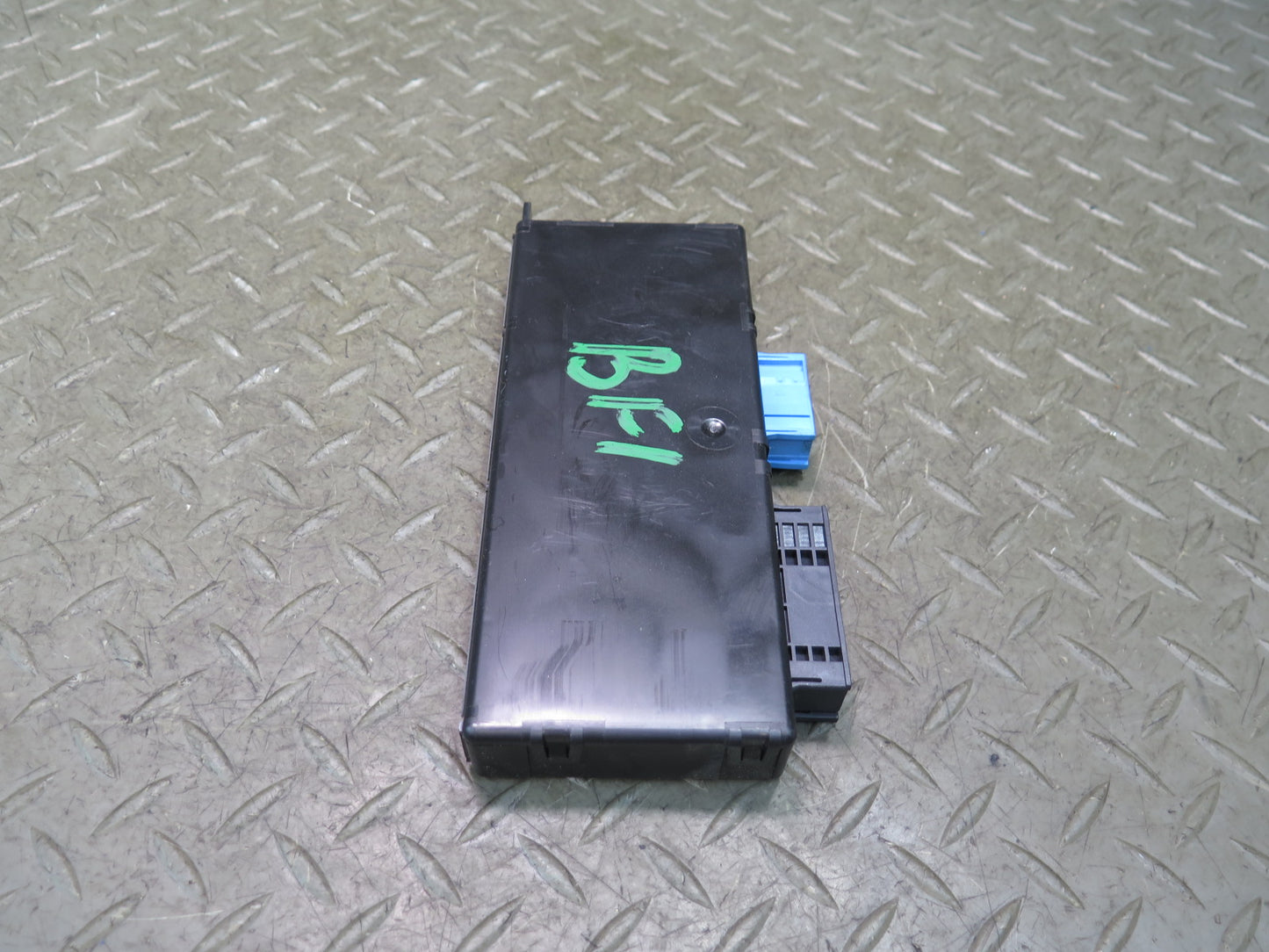 2011-2016 BMW F07 F10 F11 M5 Central Gateway Control Module 9321878