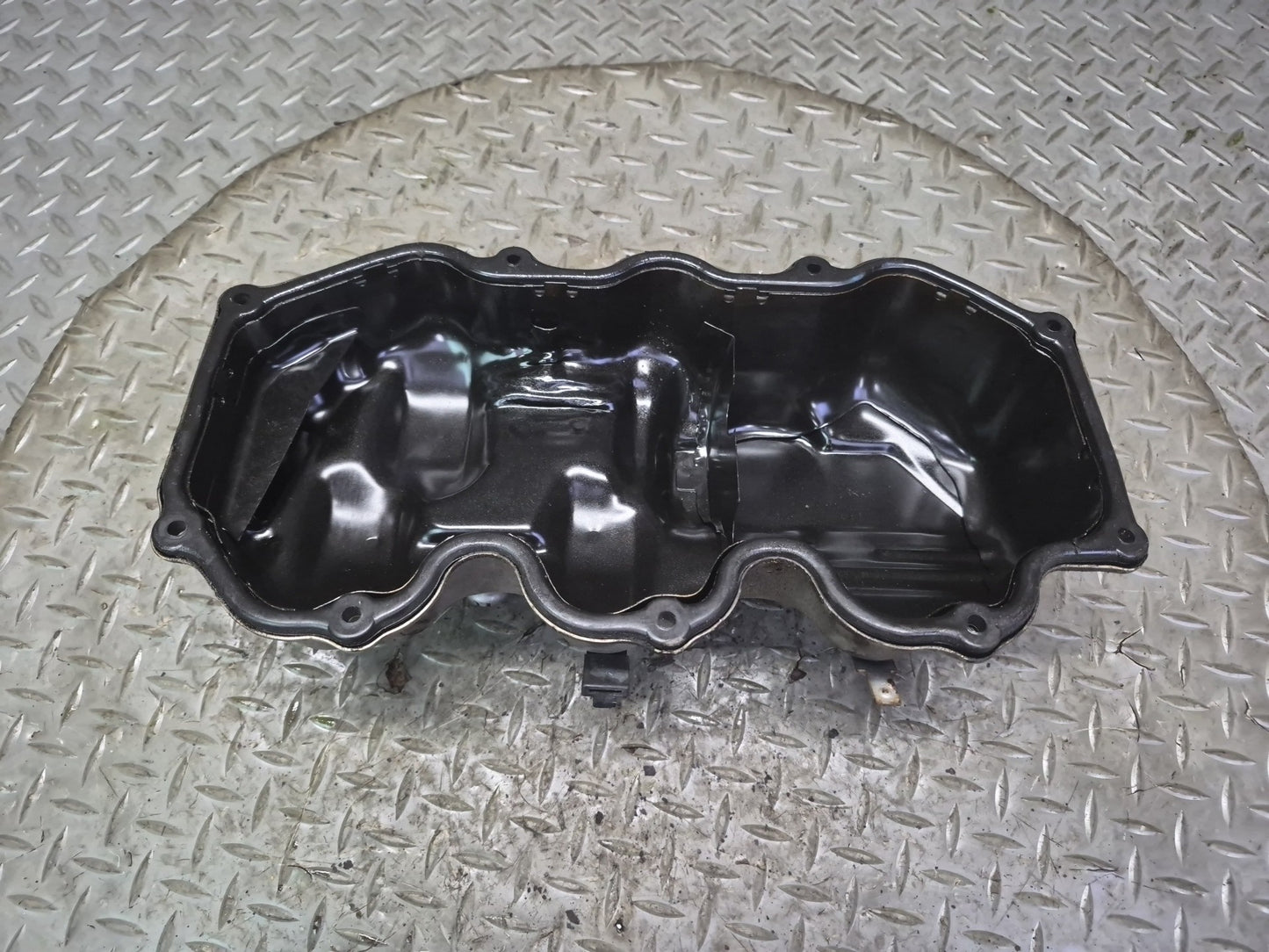 84-86 Nissan Z31 300ZX NA Engine Left Cylinder Head Valve Cover OEM