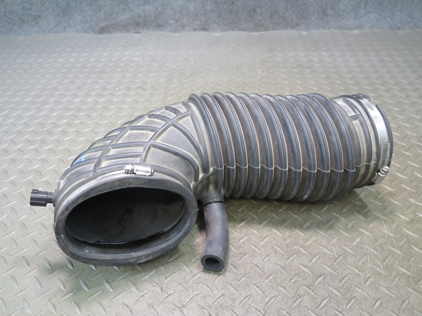 05-06 Dodge RAM SRT10 DR Air Intake Duct Tube Hose Line 05029461AA OEM