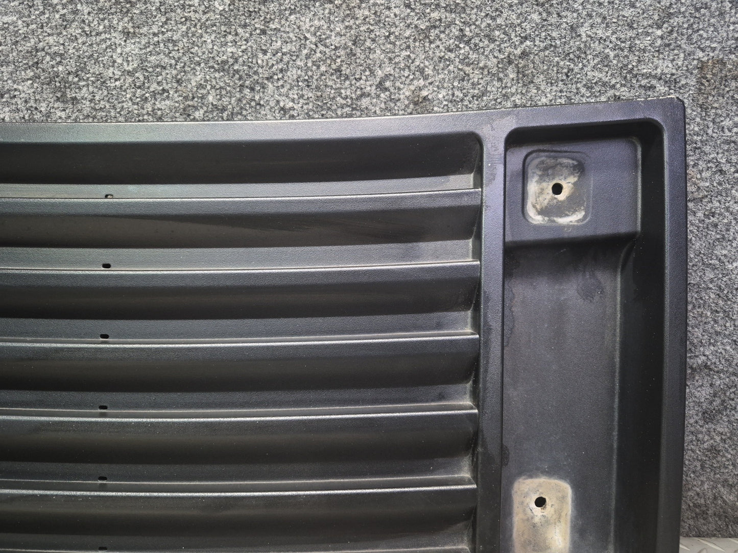 2003-2007 Hummer H2 Front Hood Bonnet Air Grille Louver Cover Panel 15063080