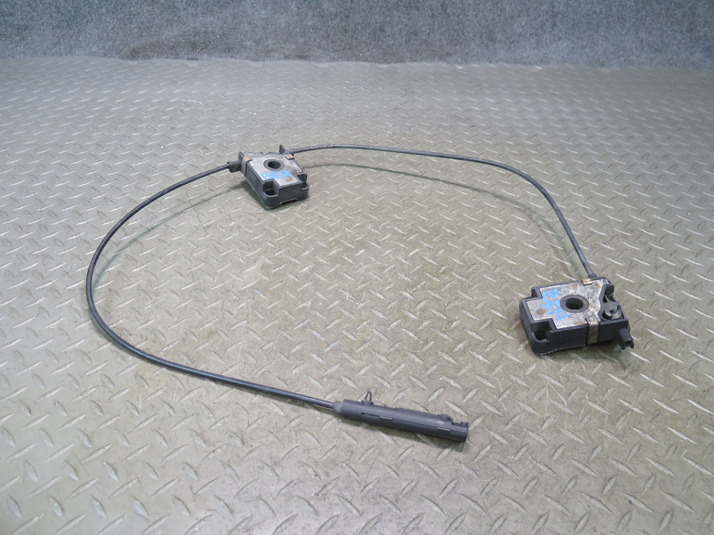 97-03 BMW E39 540i Hood Bonnet Release Lock Latch Actuator Assembly OEM