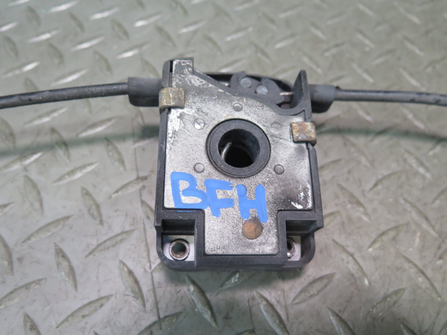 97-03 BMW E39 540i Hood Bonnet Release Lock Latch Actuator Assembly OEM