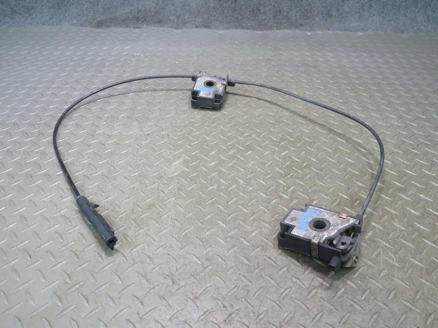 97-03 BMW E39 540i Hood Bonnet Release Lock Latch Actuator Assembly OEM