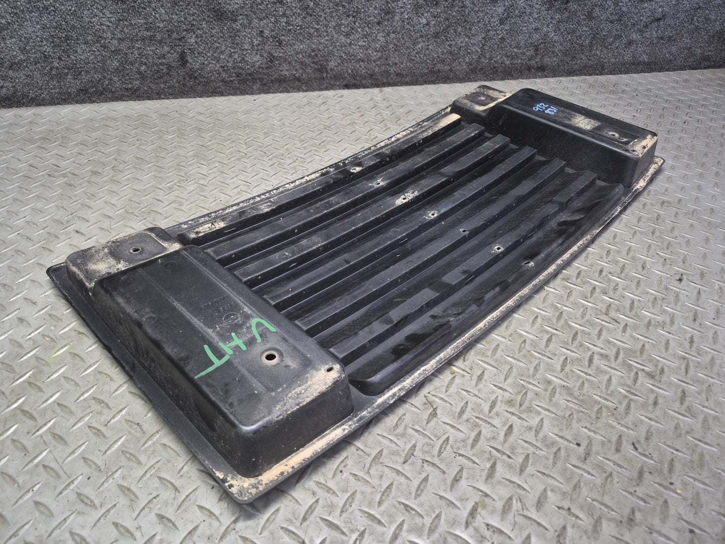 2003-2007 Hummer H2 Front Hood Bonnet Air Grille Louver Cover Panel 15063080