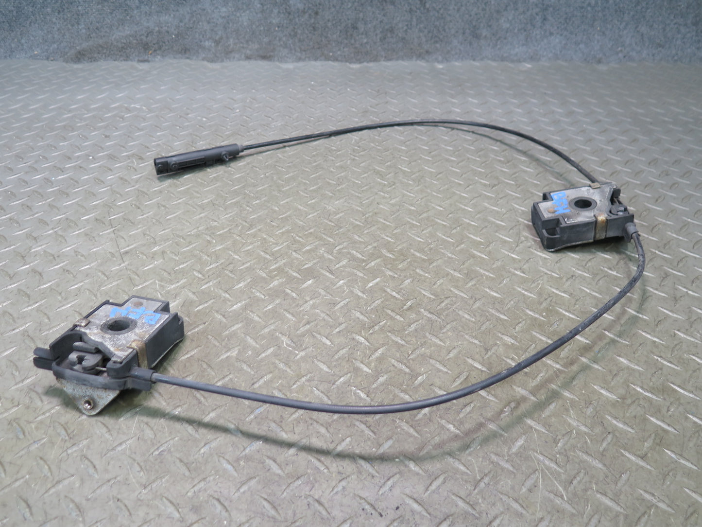 97-03 BMW E39 540i Hood Bonnet Release Lock Latch Actuator Assembly OEM