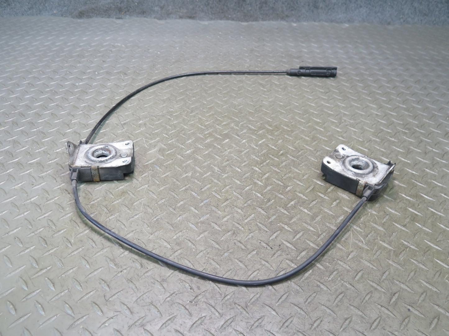 97-03 BMW E39 540i Hood Bonnet Release Lock Latch Actuator Assembly OEM