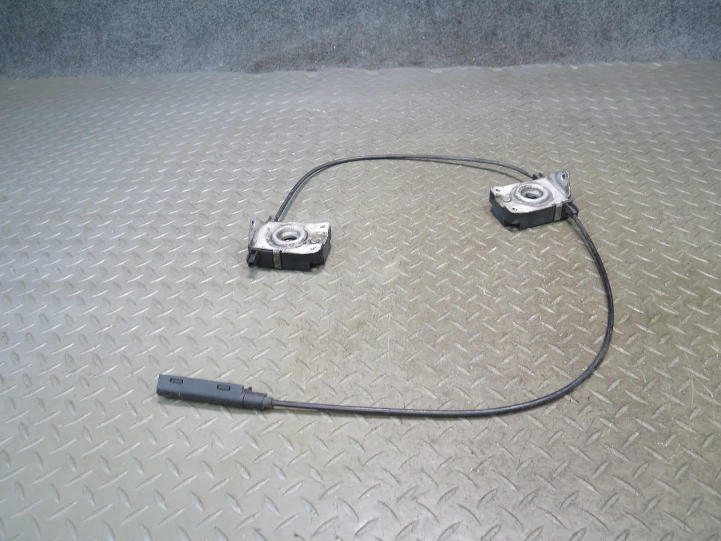 97-03 BMW E39 540i Hood Bonnet Release Lock Latch Actuator Assembly OEM