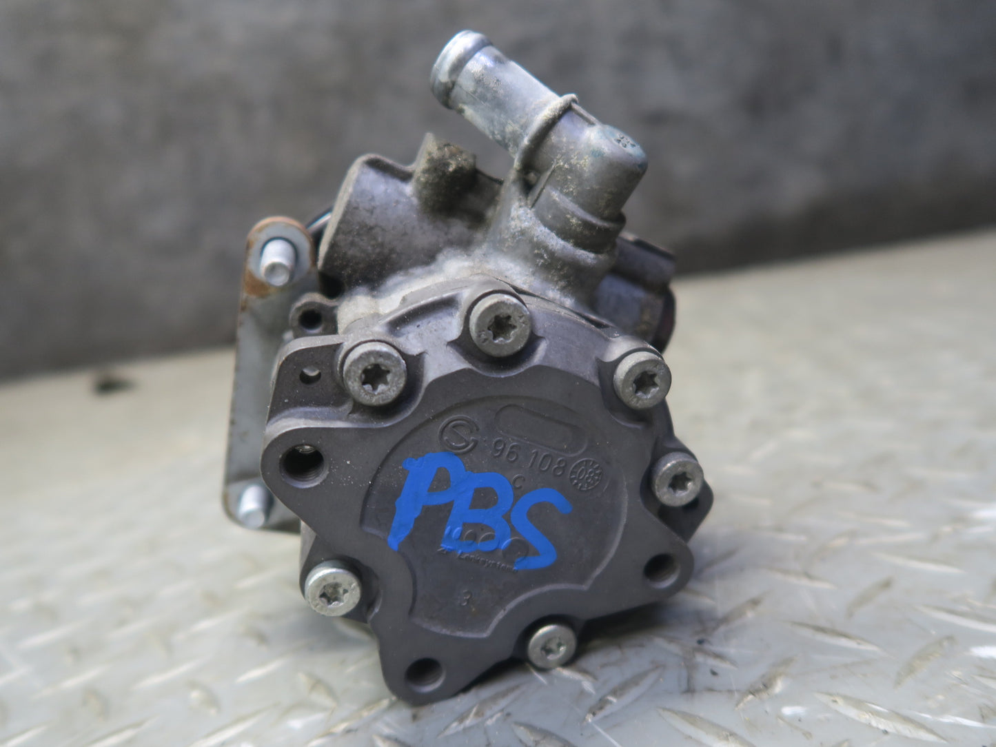 2006-2010 BMW E63 E64 M6 S85 Engine Power Steering Pump