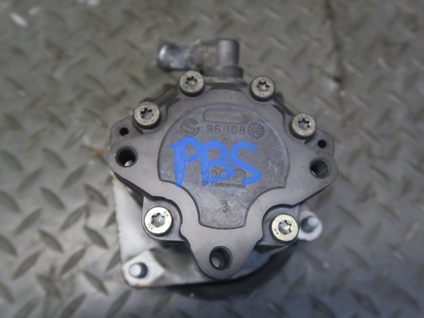 2006-2010 BMW E63 E64 M6 S85 Engine Power Steering Pump