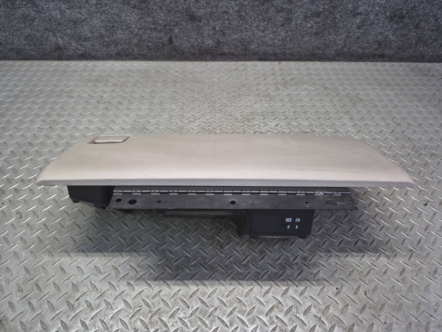 2003-2007 Hummer H2 Dash Glove Box Compartment Storage