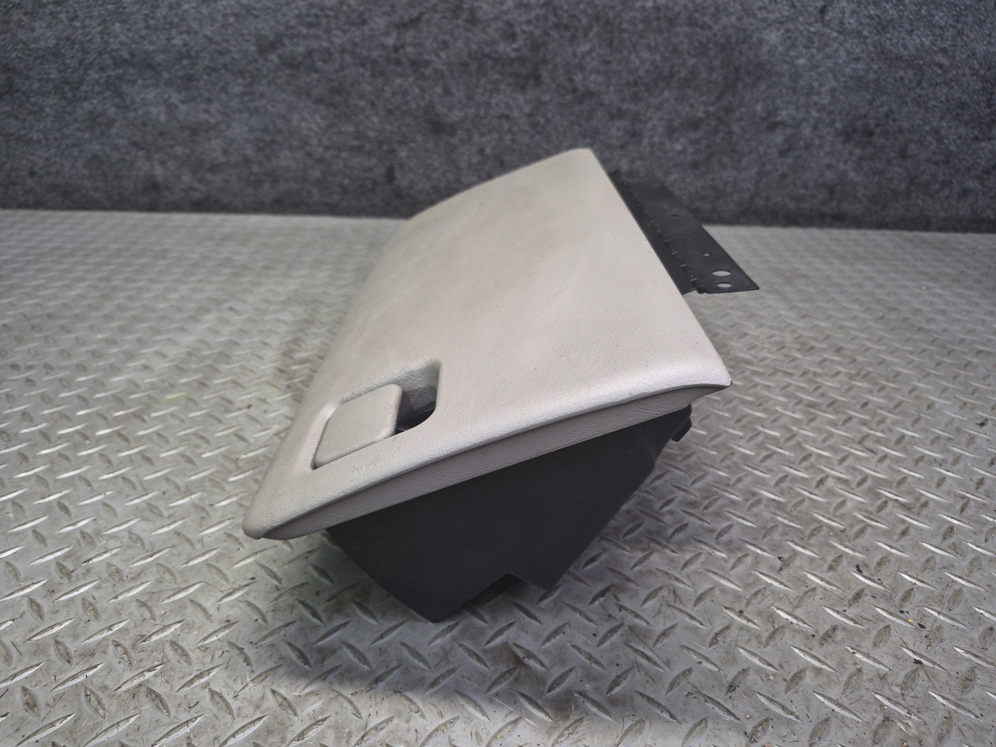 2003-2007 Hummer H2 Dash Glove Box Compartment Storage